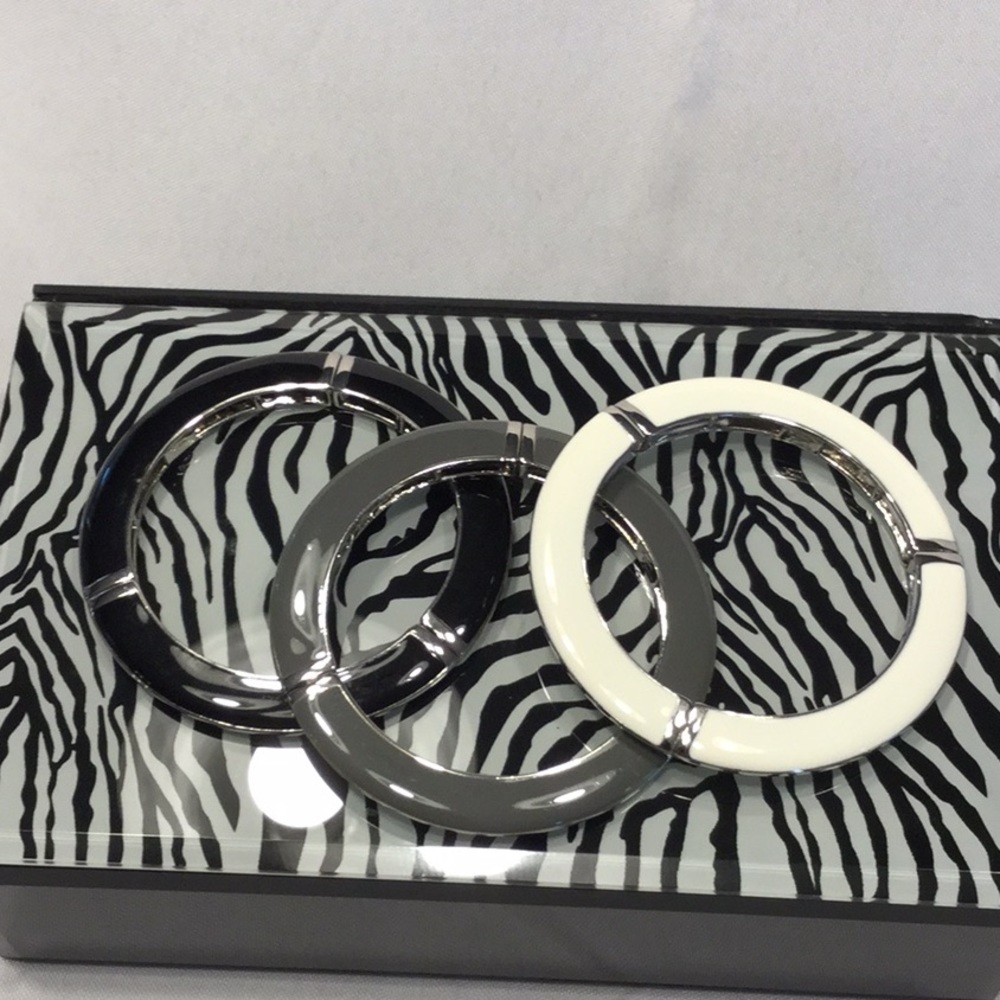 Set of 3 Kiam Family bracelets in blk, gray, white